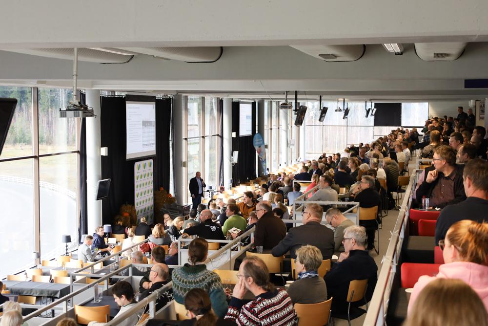 Peltokasviseminaari kokosi noin 500 viljelijää Jokimaan ravikeskukseen Lahteen 30.10.2025.